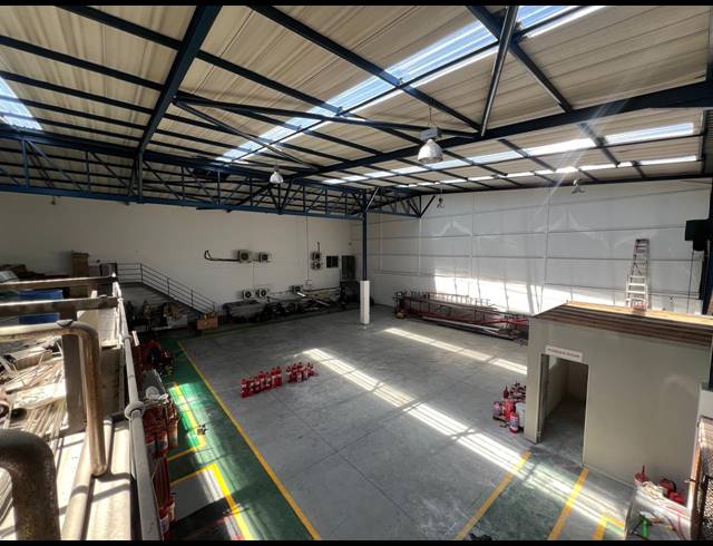 1,093M² WAREHOUSE TO LET IN STRIJDOMPARK